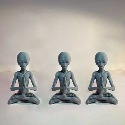 MEDITATING ALIEN Garden Statue Art Sculpture Resin Ornament Sculptures Decor 15CM