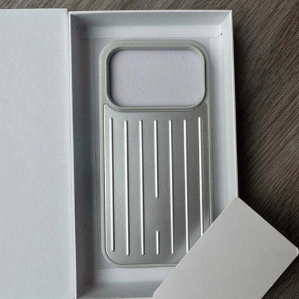 2026 New Silver Aluminum Phone Case - Slim Protective Cover for iPhone 17