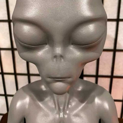 MEDITATING ALIEN Garden Statue Art Sculpture Resin Ornament Sculptures Decor 15CM