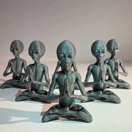 MEDITATING ALIEN Garden Statue Art Sculpture Resin Ornament Sculptures Decor 15CM