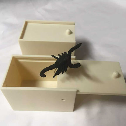 Halloween Toys Prank Spider Scare Box Hidden in Case Trick Play Joke Scare Box