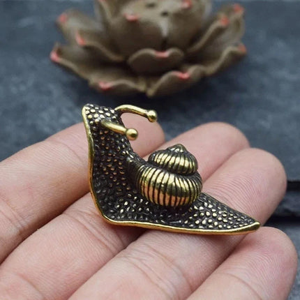 2x Vintage Snail Tea Pet Figurines – Mini Desk Ornaments for Tea Ceremony Decor