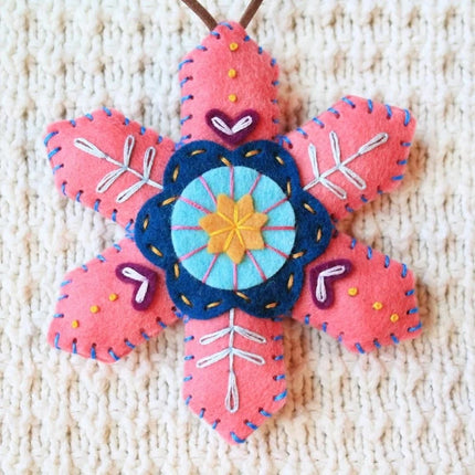 4PCS Random Color Finished DIY Christmas Snowflake Felt Ornaments - Ready-to-Use Craft Decor Kit for Holiday Tree Hanging, Home Party Decoration