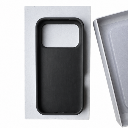 Black aluminium alloy and silicone phone case for iPhone 18 Pro Max - view 6